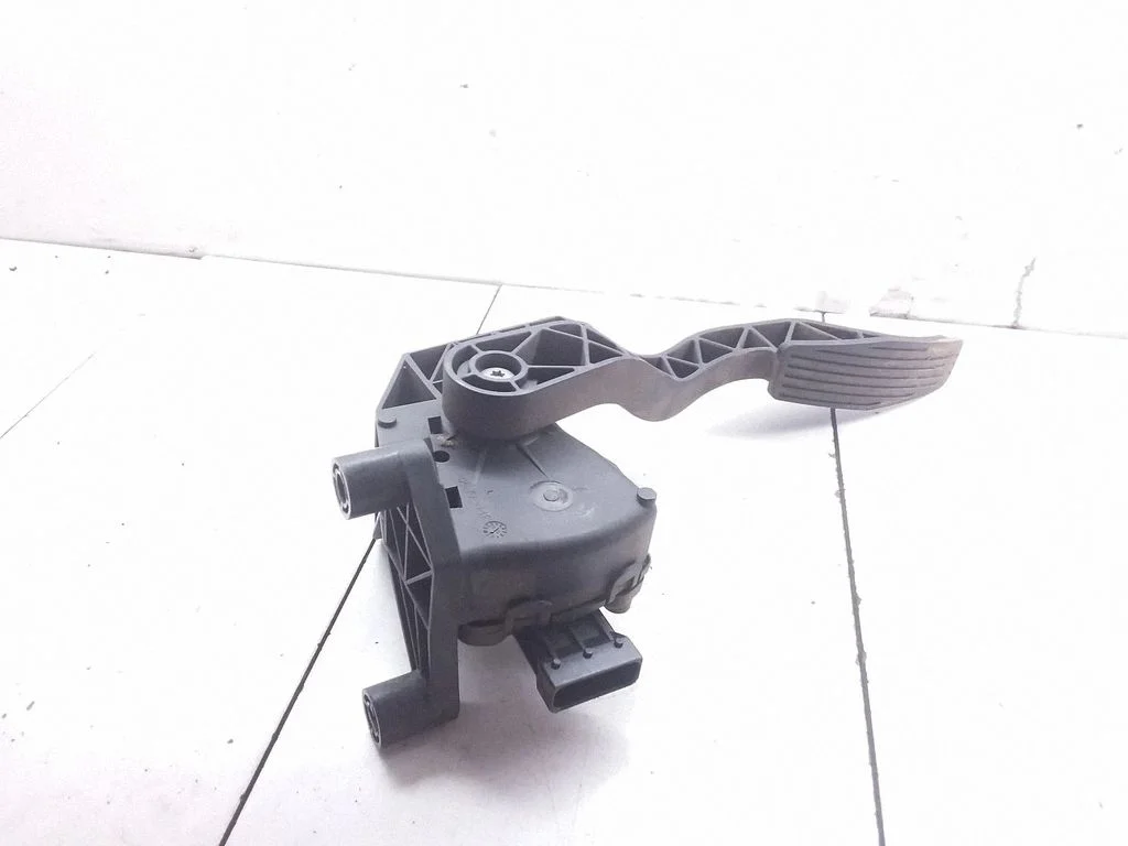 Accelerator throttle pedal – Opel Meriva A (2003-2010)