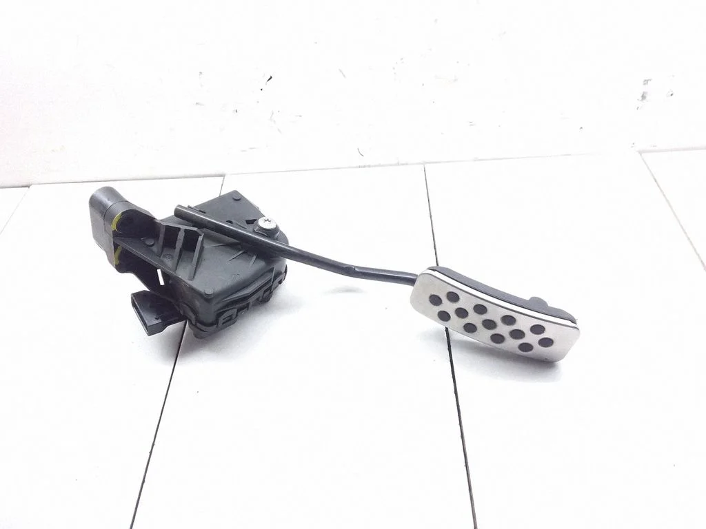Accelerator throttle pedal 24427006