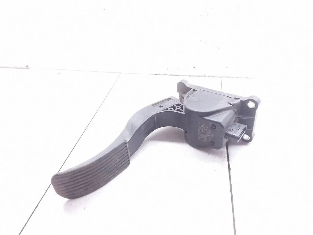 Accelerator throttle pedal – Mercedes-Benz Sprinter W906 (2006-2018)