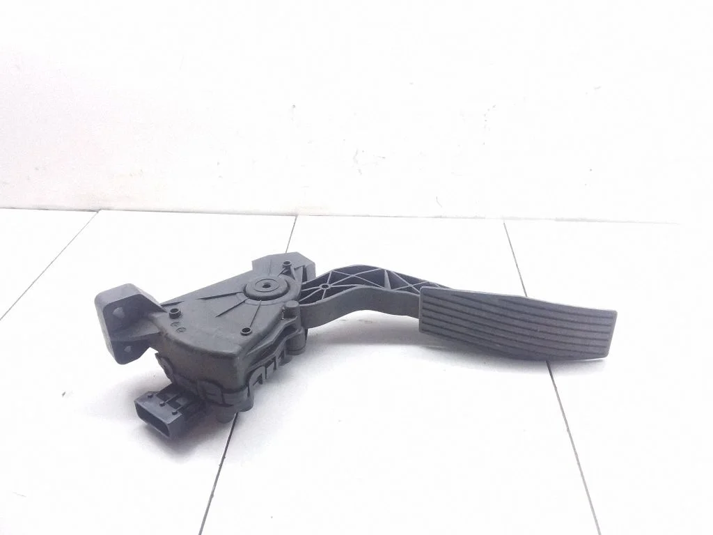 Accelerator throttle pedal – Opel Vectra C (2002-2005)