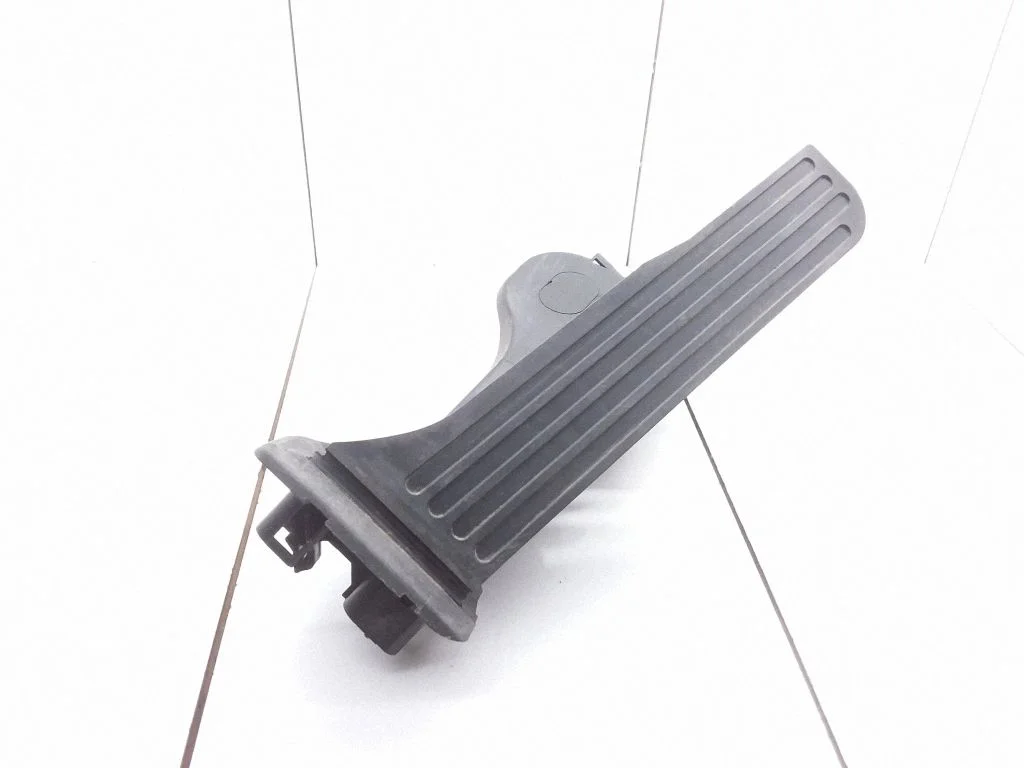 Accelerator throttle pedal 01094602