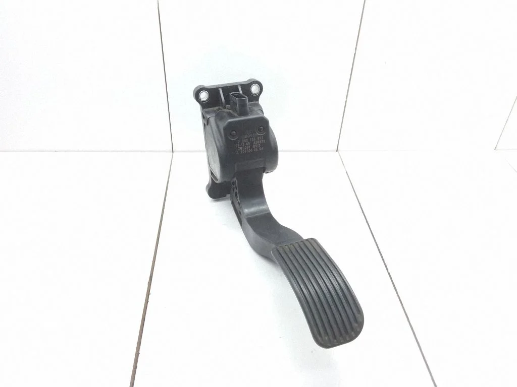 Accelerator throttle pedal – Mercedes-Benz Sprinter W906 (2006-2018)