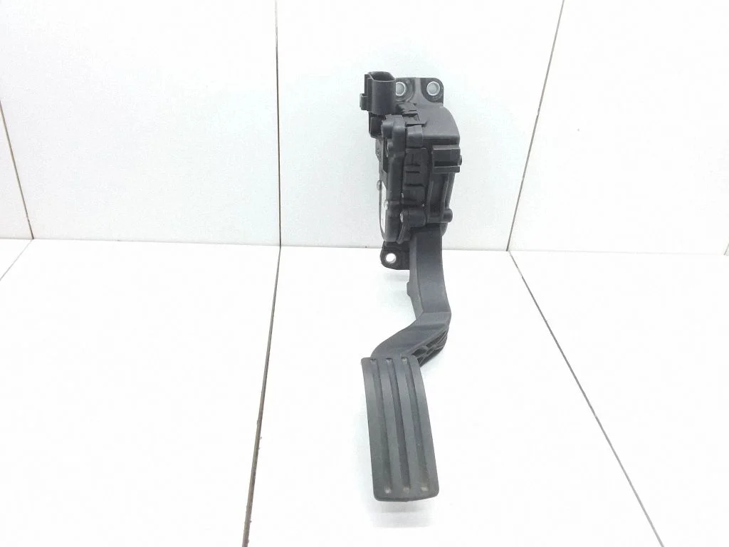Accelerator throttle pedal 2S619F836AA