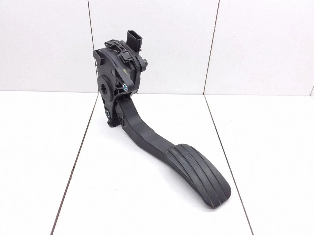 Accelerator throttle pedal – Renault Megane III (2009-2016)