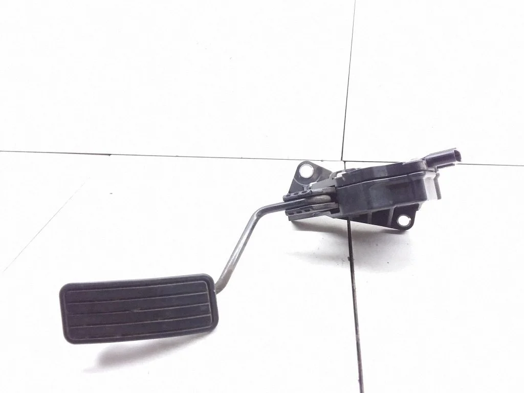Gaasipedaal – Subaru Legacy (2007-2009)