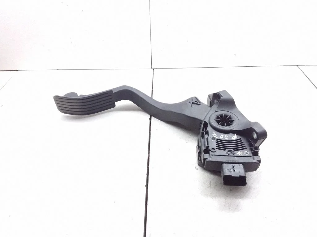 Accelerator throttle pedal 9680756880