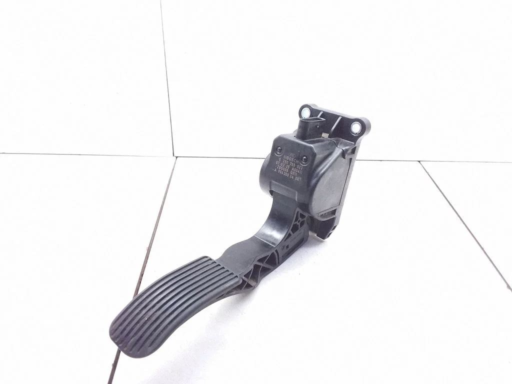 Accelerator throttle pedal – Mercedes-Benz Sprinter W906 (2006-2018)