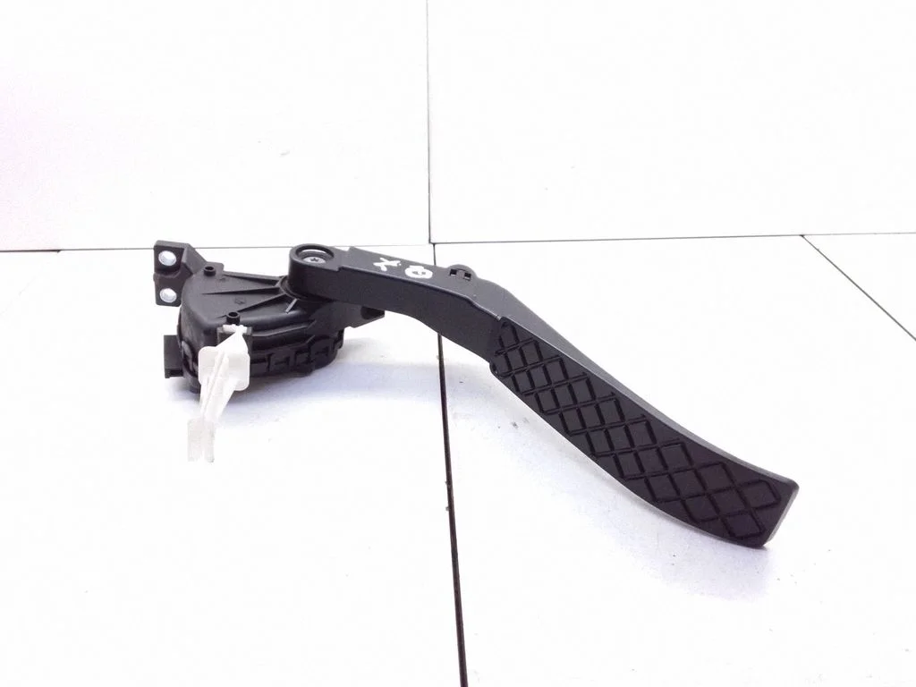 Accelerator throttle pedal – Audi Q7 4L (2005-2015)