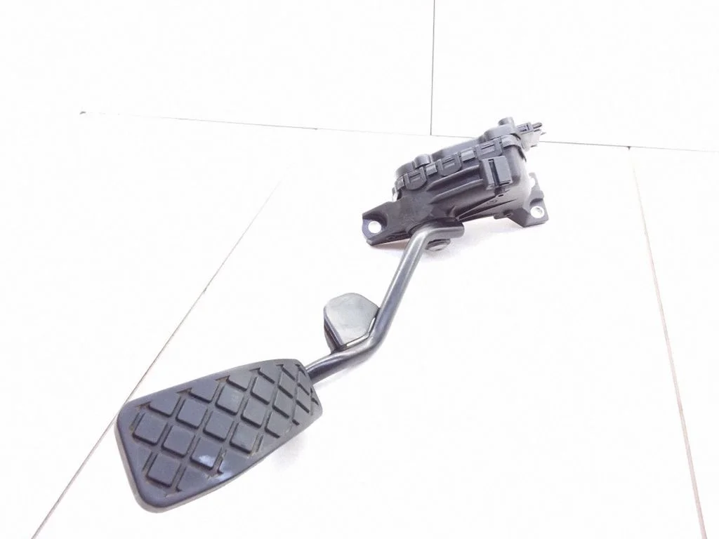 Accelerator throttle pedal 8E2721523C
