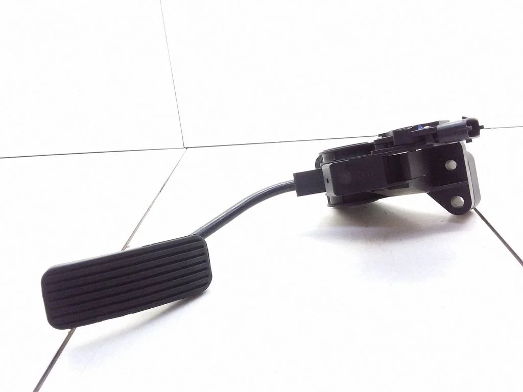 Accelerator throttle pedal 09128852
