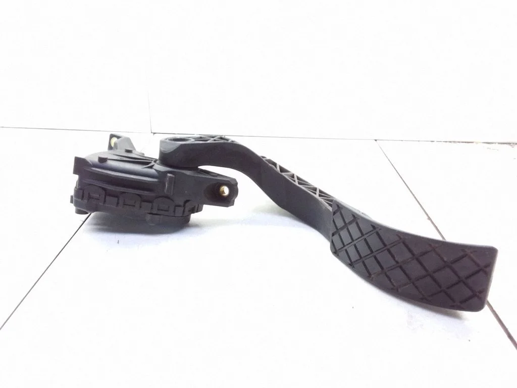Accelerator throttle pedal 8D1723523G