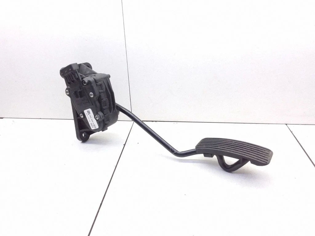 Accelerator throttle pedal 9202343