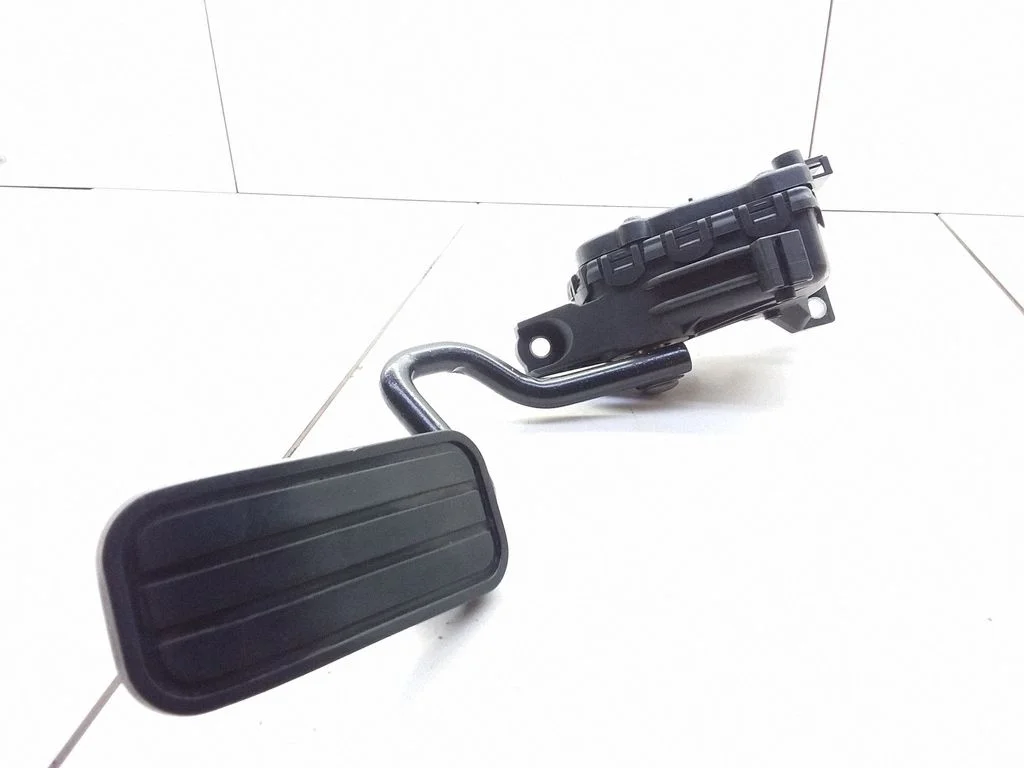 Accelerator throttle pedal 7M4721603D