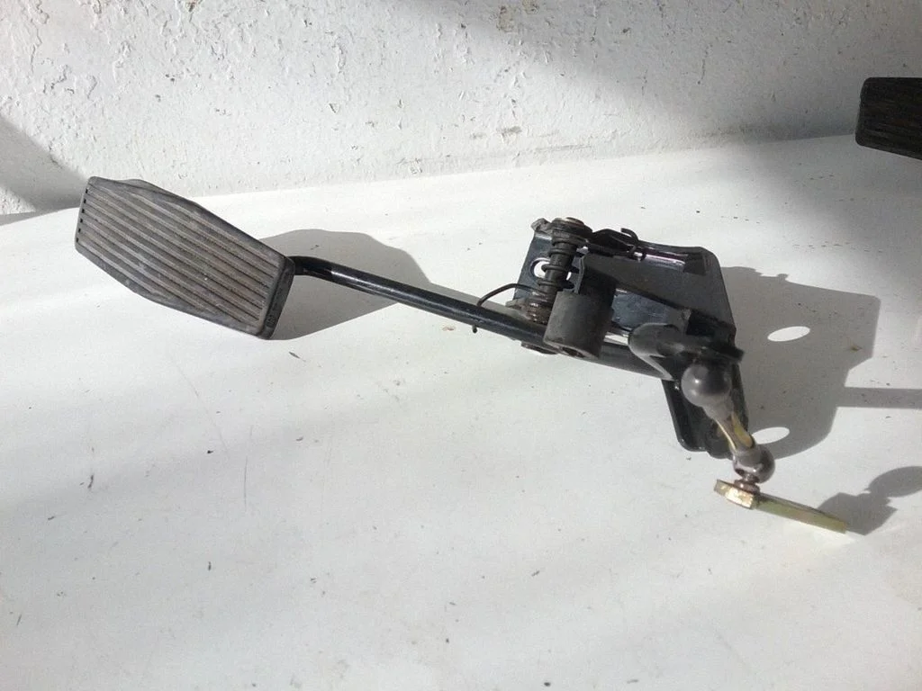 Accelerator throttle pedal 90232022