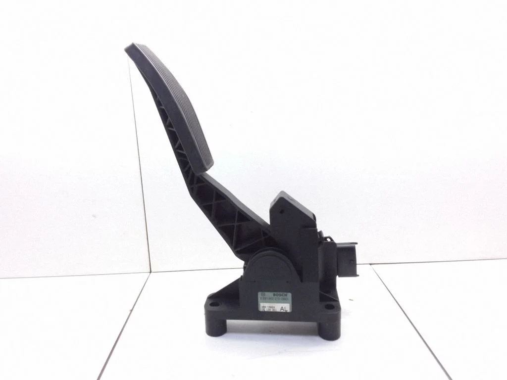 Accelerator throttle pedal 09128851