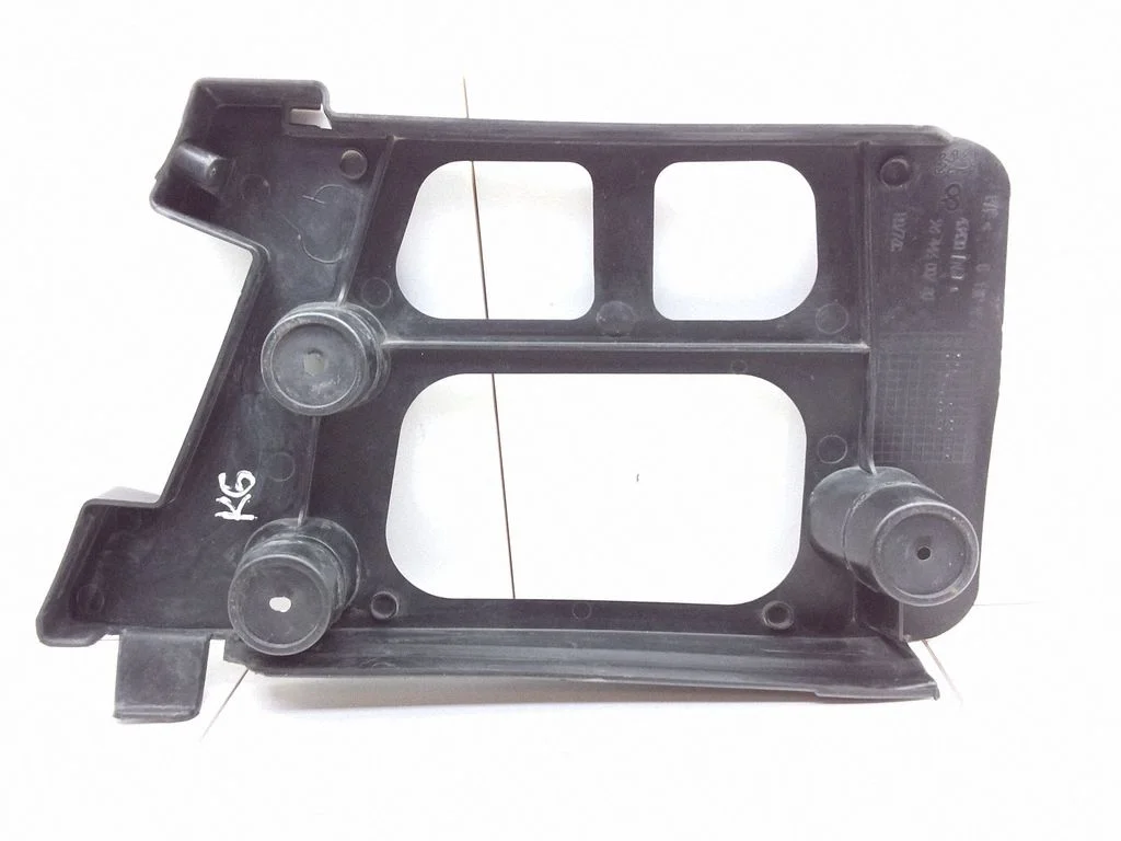Bumper support mounting bracket corner