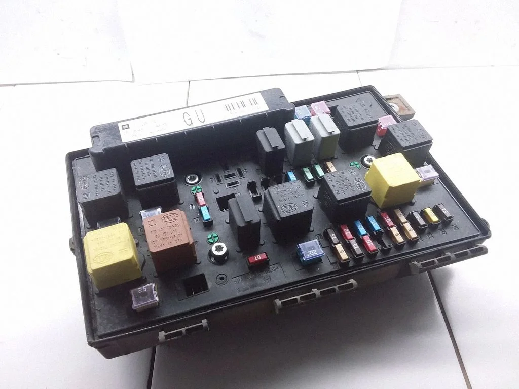 Fuse module – Opel Astra H (2004-2012)