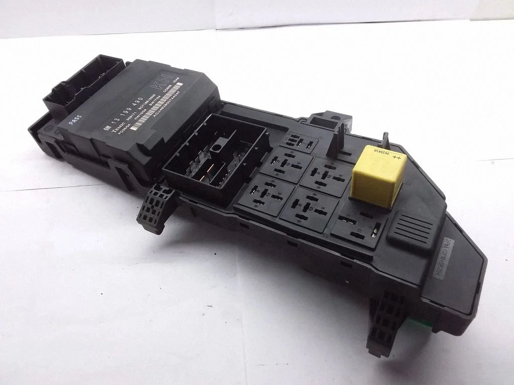 Fuse module – Opel Signum (2003-2008)