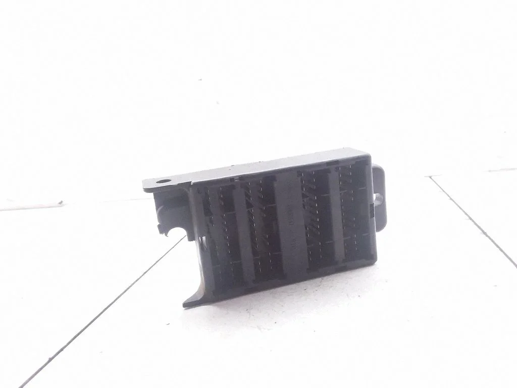Fuse module – KIA Sorento (2002-2009)