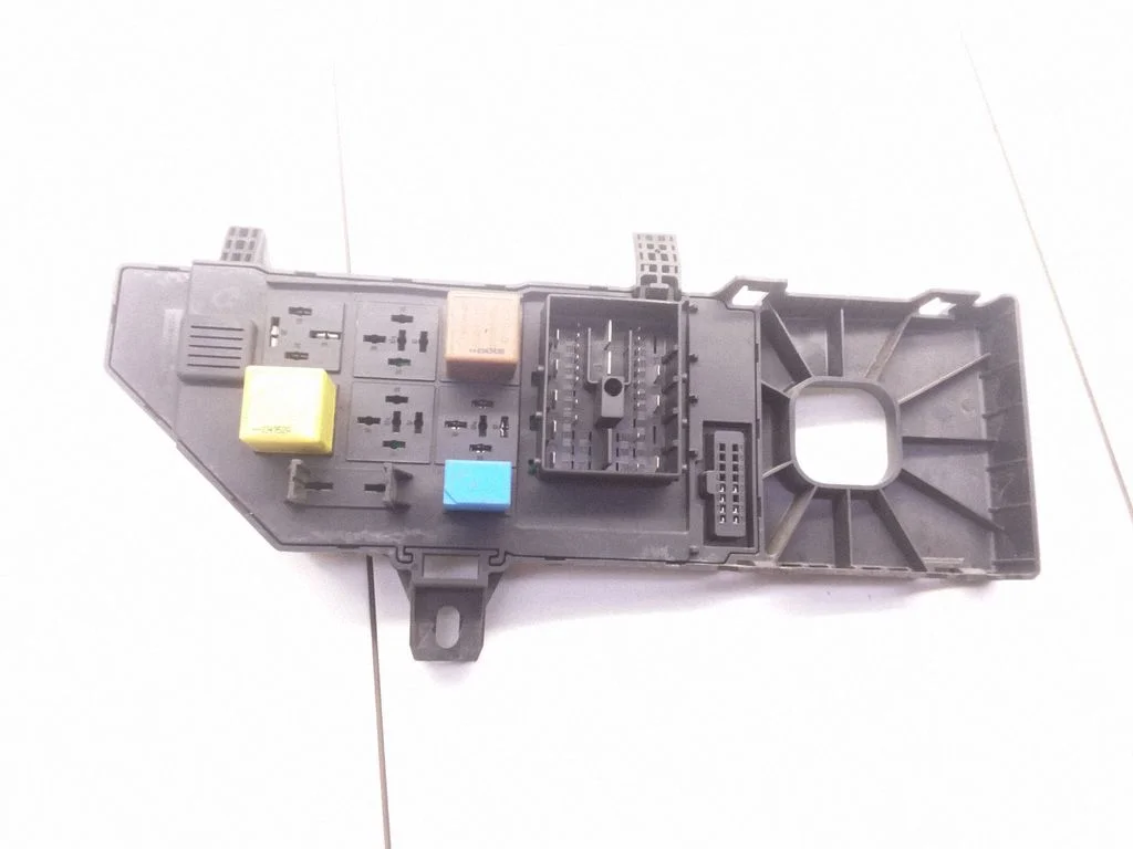 Drošinātāju bloks – Opel Vectra B (1996-2002)