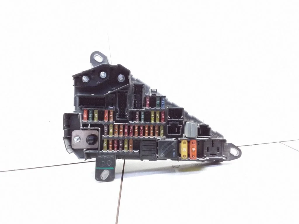 Drošinātāju bloks – BMW 5. sērija E60 E61 (2004-2010)