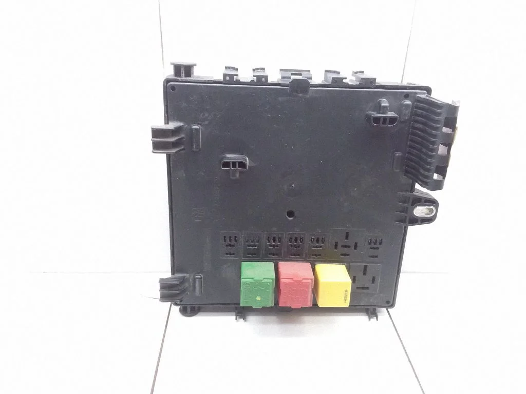 Fuse module – Opel Vectra C (2002-2005)