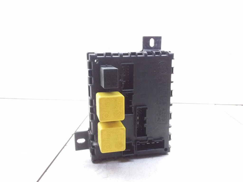 Drošinātāju bloks 46447809