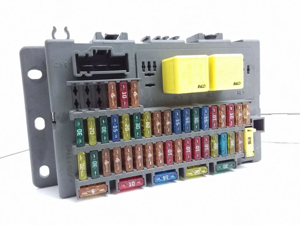 Drošinātāju bloks YQE103138