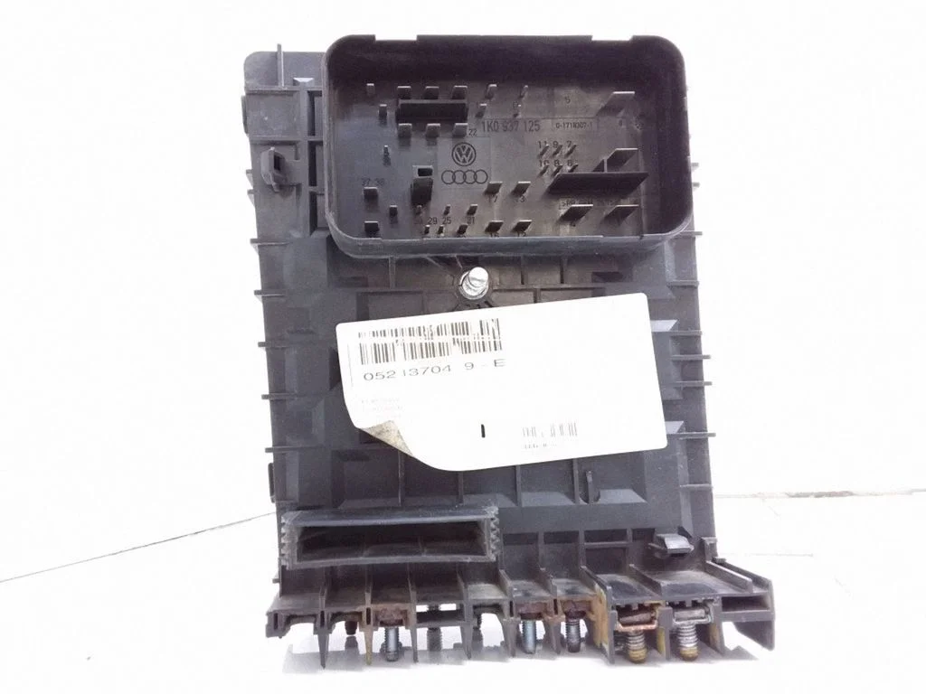 Fuse module – Volkswagen Caddy (2004-2010)