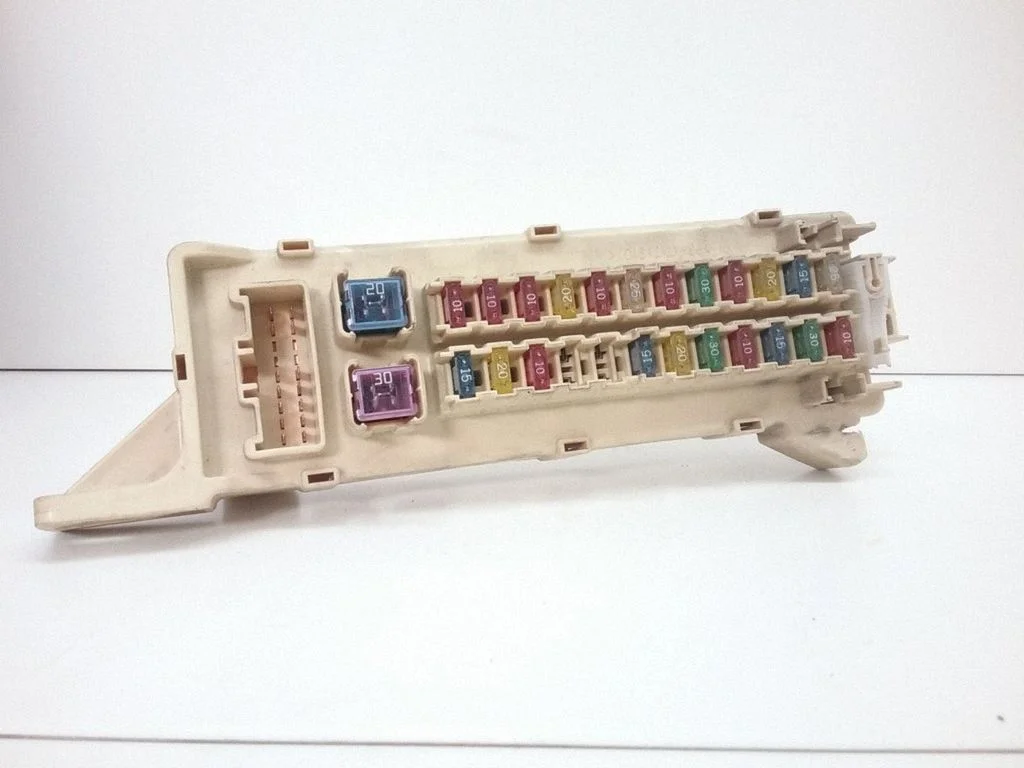 Fuse module 02722 – Mazda MPV II LW (1999-2007)