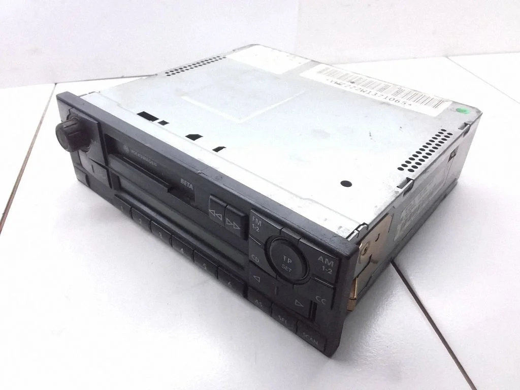 Radio/CD/DVD/GPS head unit – Volkswagen Golf III (1992-1997)