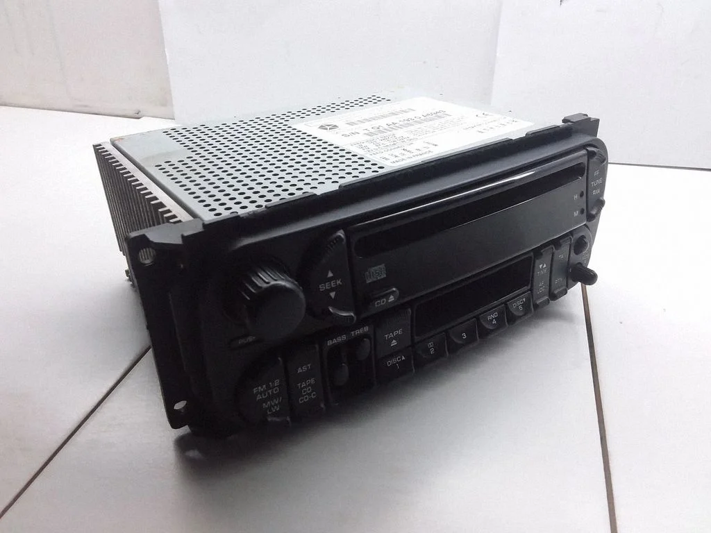Radio/CD/DVD/GPS head unit P04858543AE