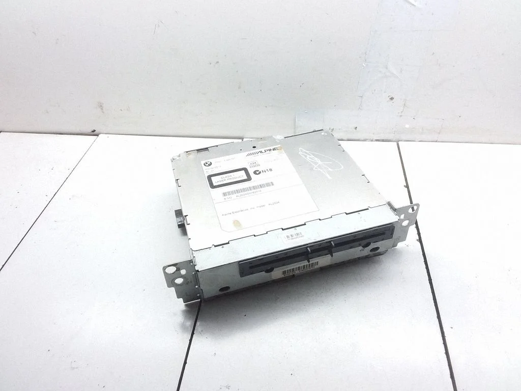Radio/CD/DVD/GPS head unit 9323787