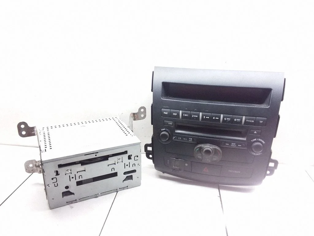 Radio/CD/DVD/GPS head unit 8701A363
