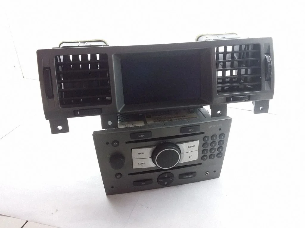 Radio/CD/DVD/GPS head unit – Opel Signum (2003-2008)