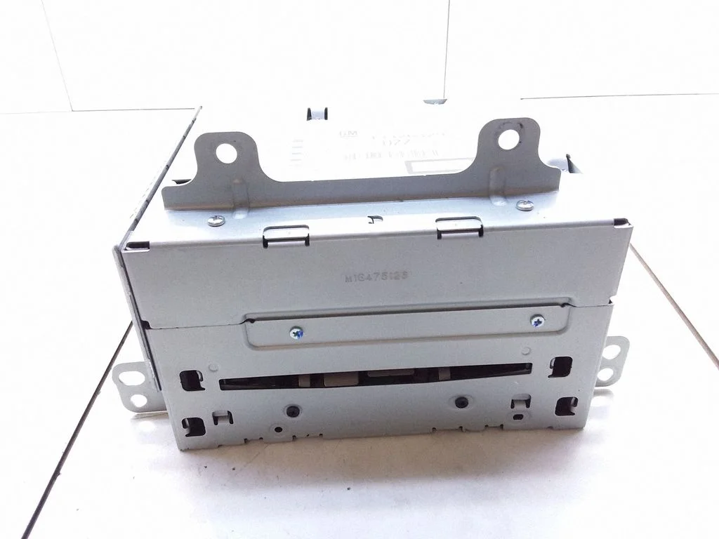 Radio/CD/DVD/GPS head unit 13326329