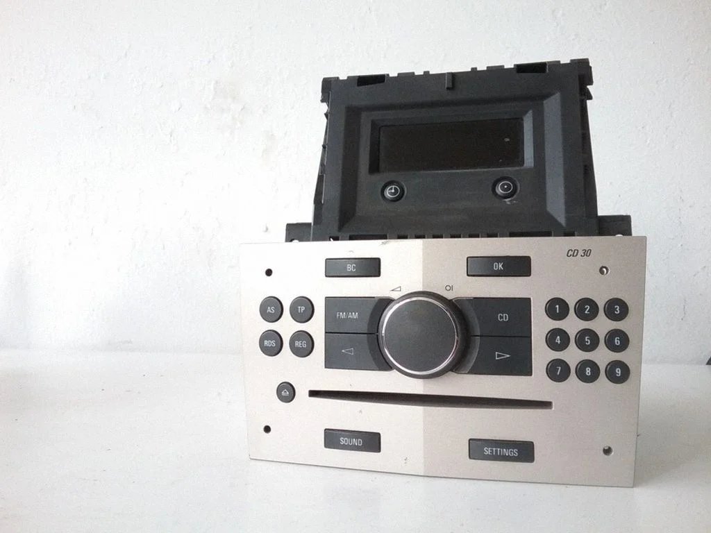 Radio/CD/DVD/GPS head unit 13263051