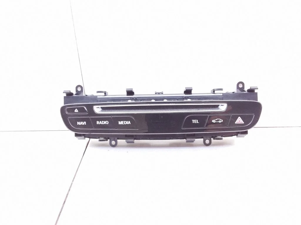 Radio/CD/DVD/GPS head unit – Mercedes-Benz C-Class W205 (2014-2021)