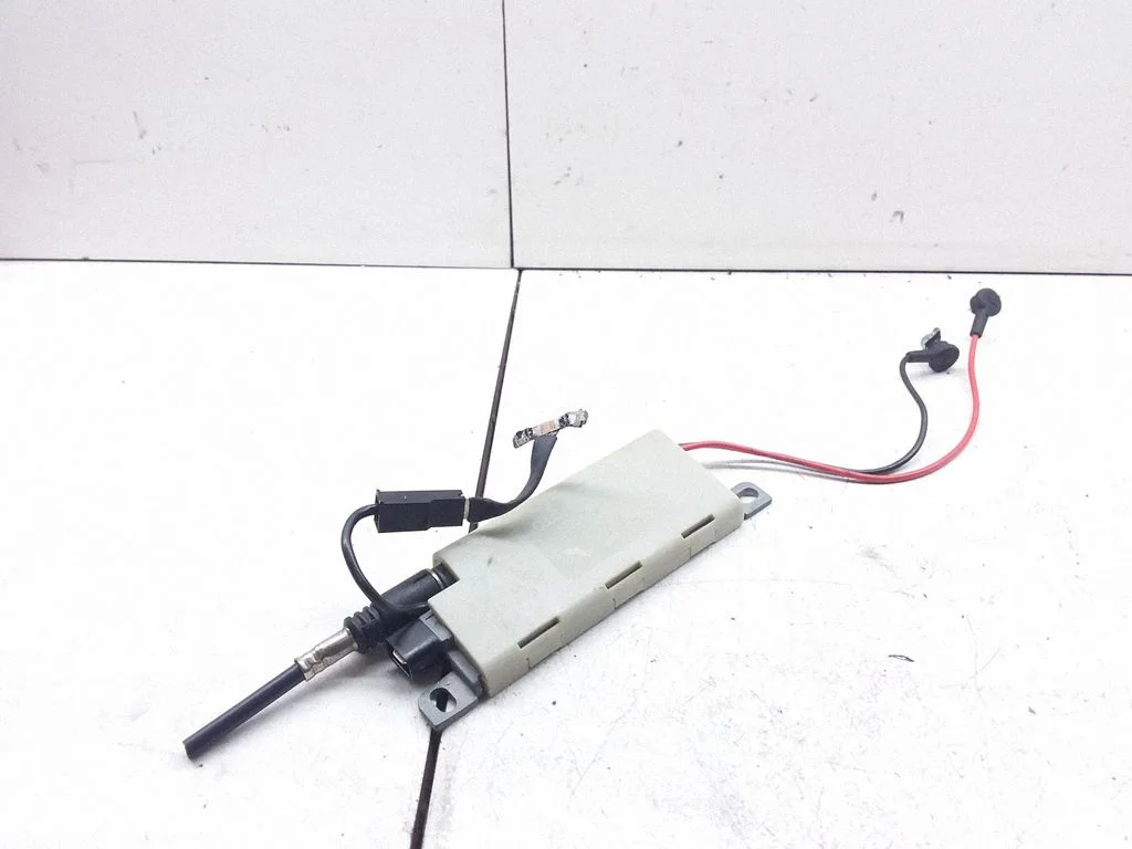 Antenas pastiprinātājs – Audi A4 S4 B5 8D (1994-1999)