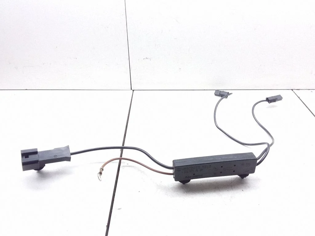 Aerial antenna amplifier – Mercedes-Benz CLS-Class C218 X218 (2011-2017)