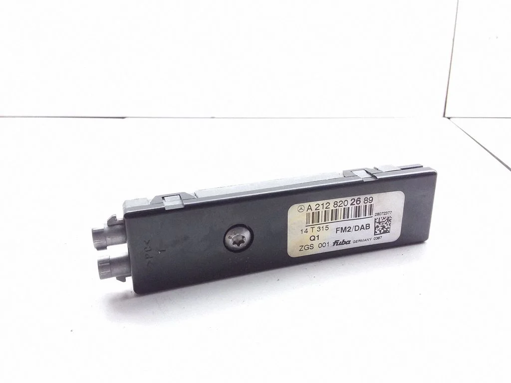 Aerial antenna amplifier – Mercedes-Benz CLS-Class C218 X218 (2011-2017)