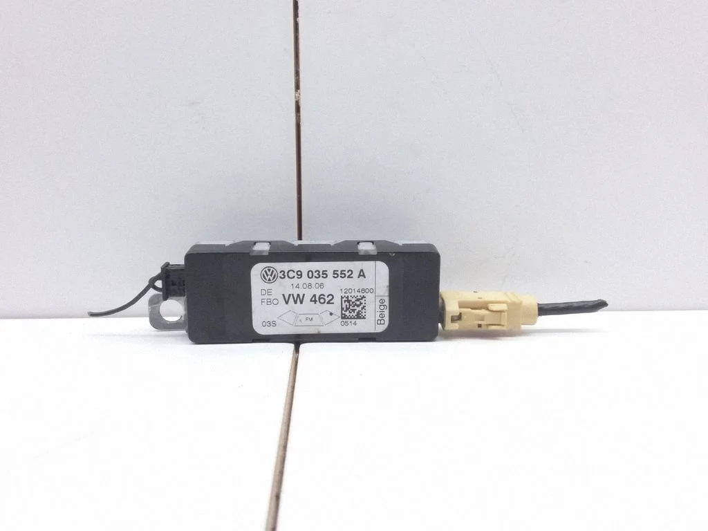 Aerial antenna amplifier – Volkswagen Passat B6 (2005-2010)