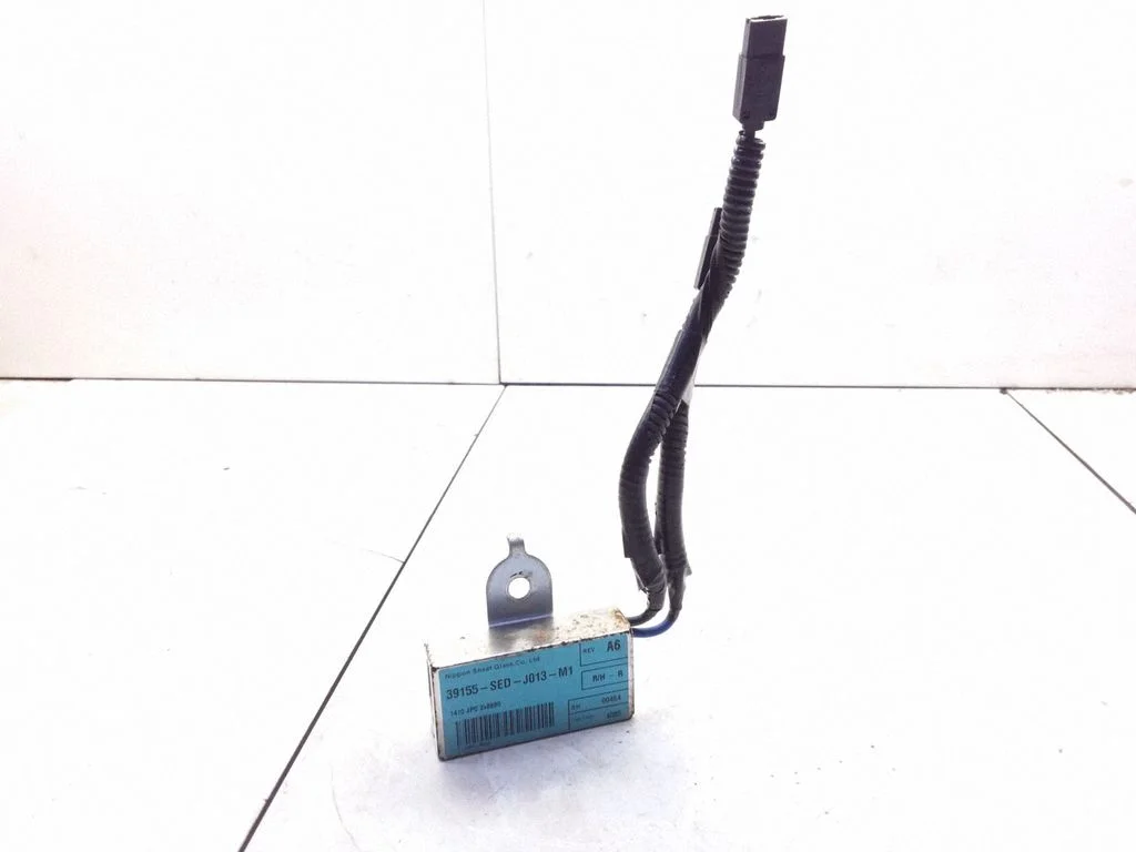 Aerial antenna amplifier – Honda Accord (2003-2007)