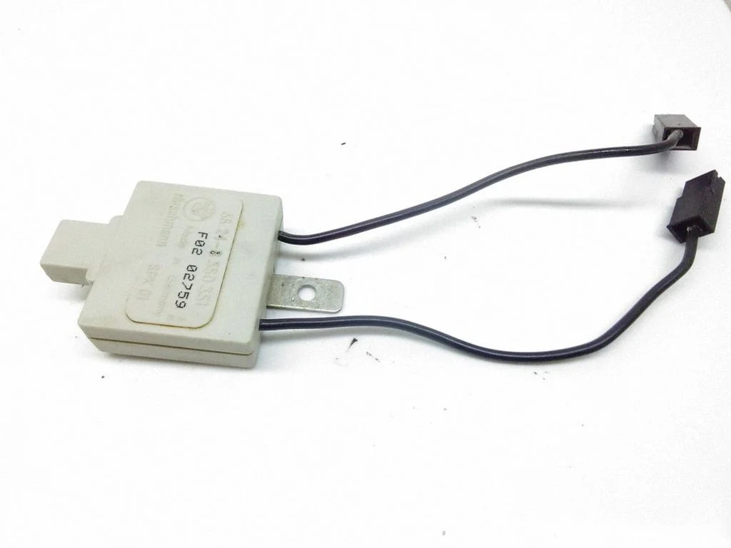 Antenas pastiprinātājs 65248350351