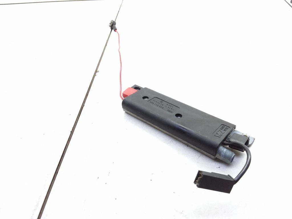Antenas pastiprinātājs 8D5035225