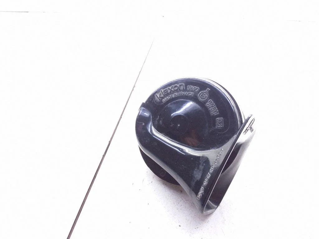 Horn signal – Audi A4 S4 B5 8D (1994-1999)