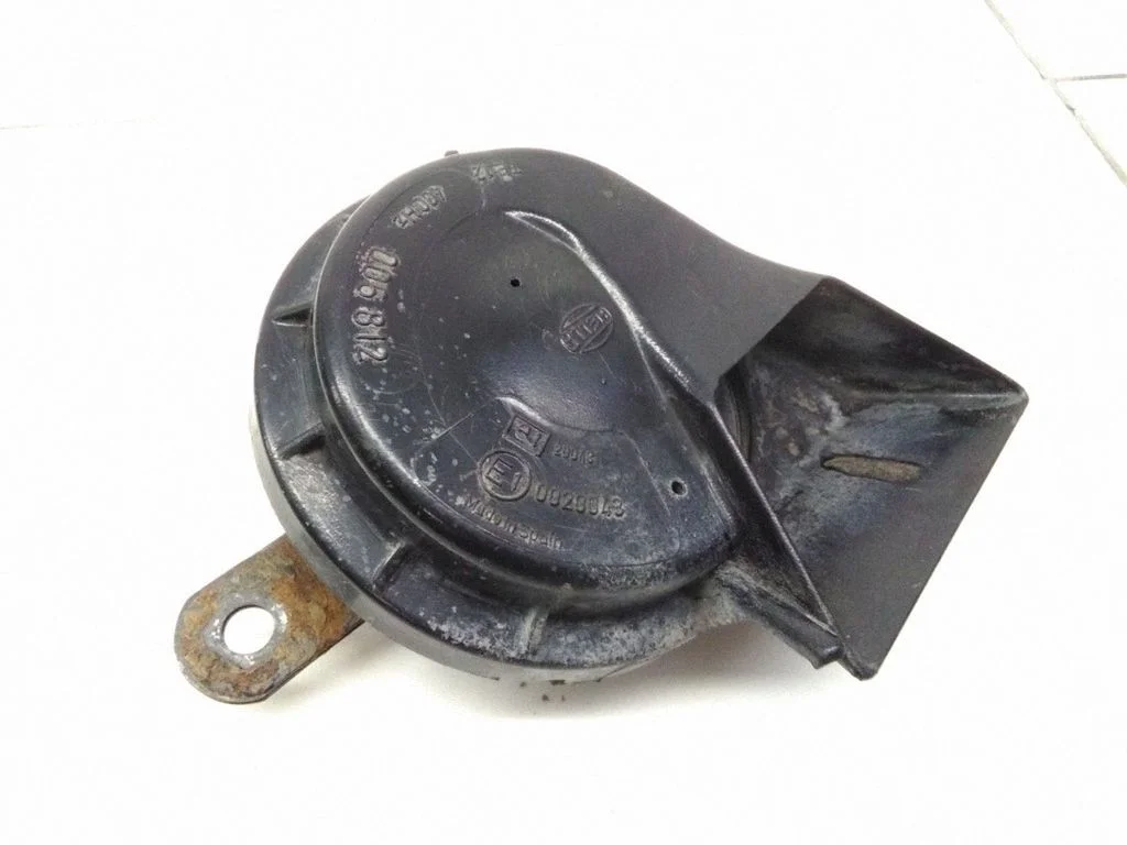 Horn signal – Mercedes-Benz E-Class W210 (1995-2002)