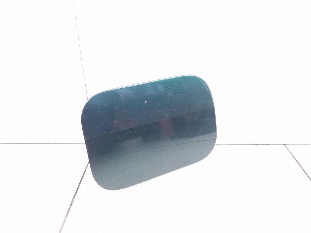 Fuel tank cap trim – Volkswagen Passat B4 (1994-1996)