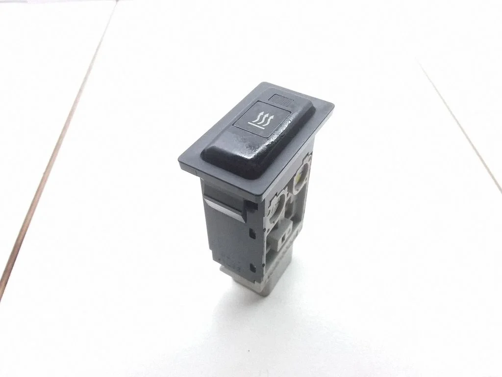 Windscreen/window heater switch – Toyota Avensis T250 (2003-2006)