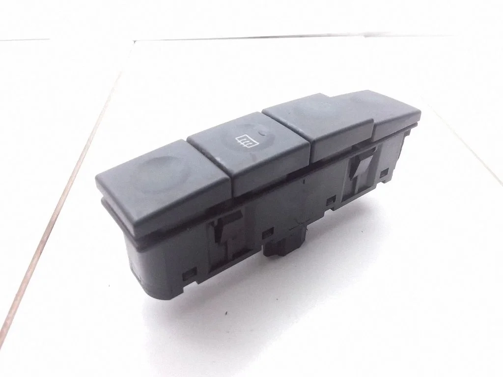 Windscreen/window heater switch – Ford Fiesta (2002-2005)